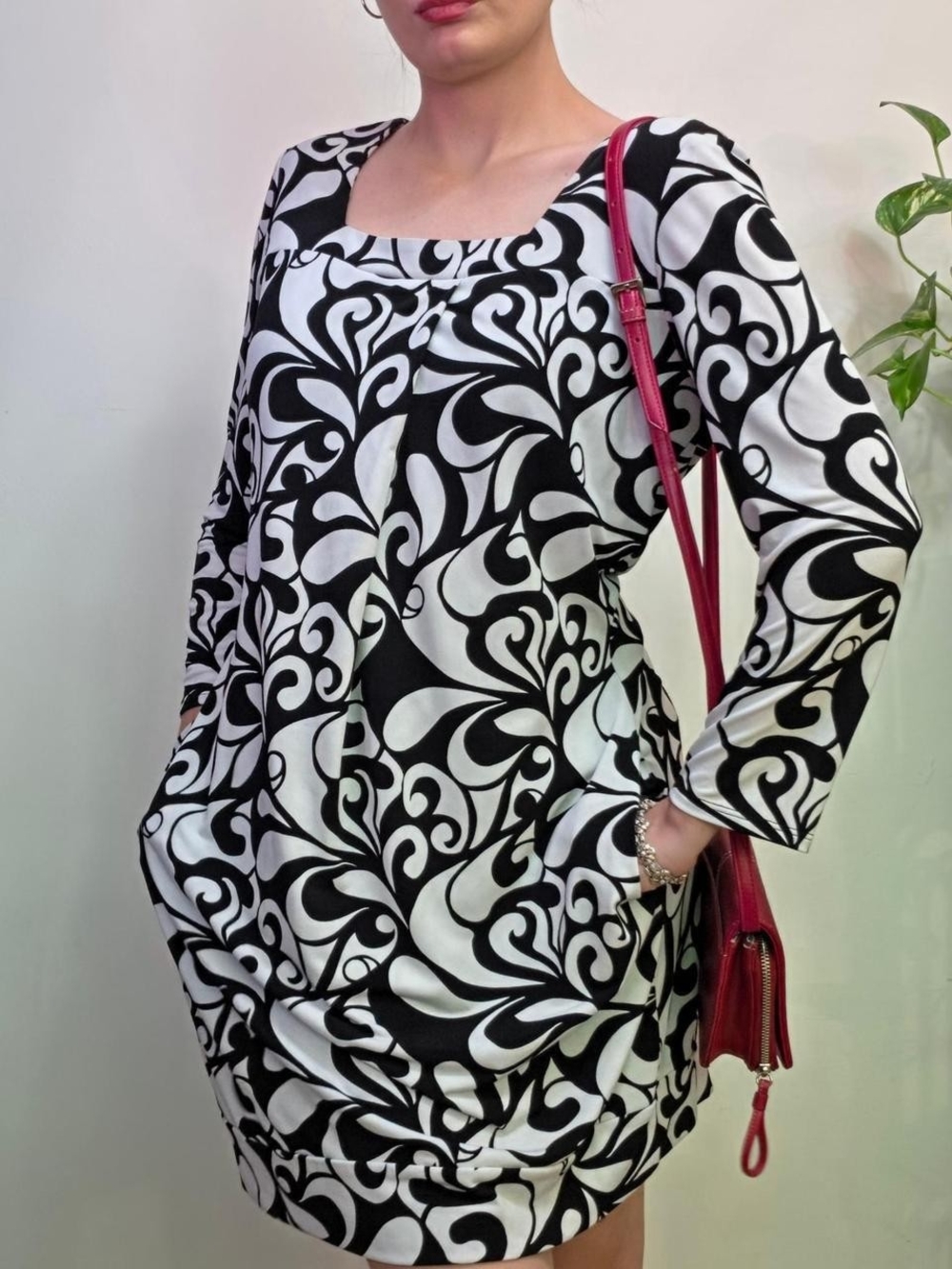 White House Black Market Black & White Swirl-Print Long Sleeve Dress Size M - Picture 3 of 6